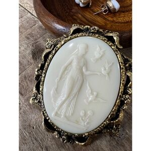 Vintage Hattie Carnegie White Cameo Style Brooch Pendant Goddess Athena